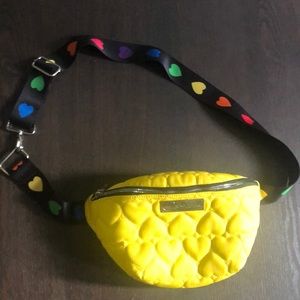 Cute BETSEY JOHNSON Bum Bag / Fanny Pack 💚